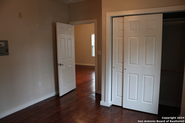 Image 18 of 27 For 415 Kendall St