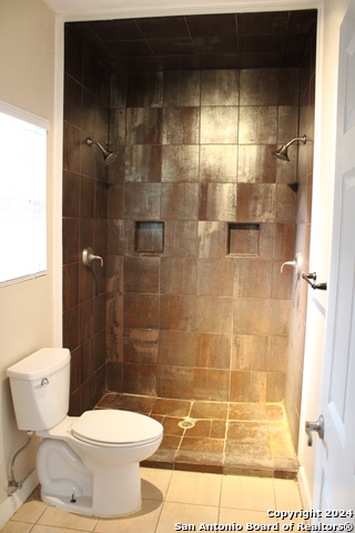 Image 20 of 27 For 415 Kendall St