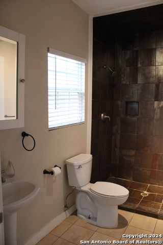 Image 22 of 27 For 415 Kendall St