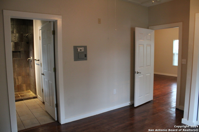 Image 23 of 27 For 415 Kendall St