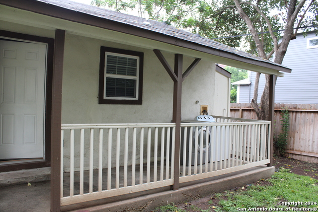 Image 24 of 27 For 415 Kendall St