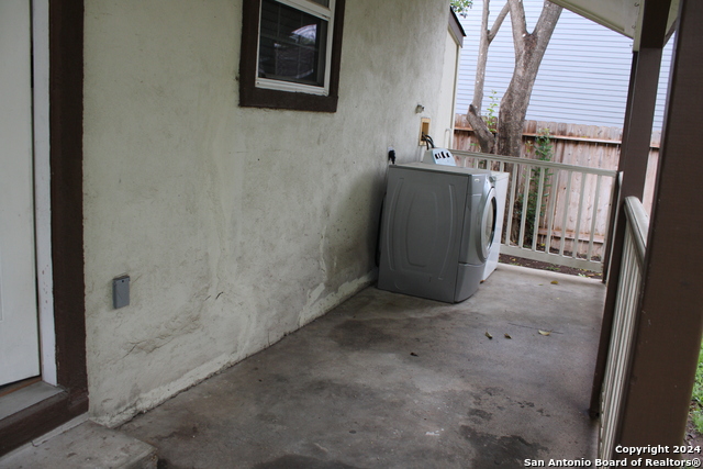 Image 25 of 27 For 415 Kendall St