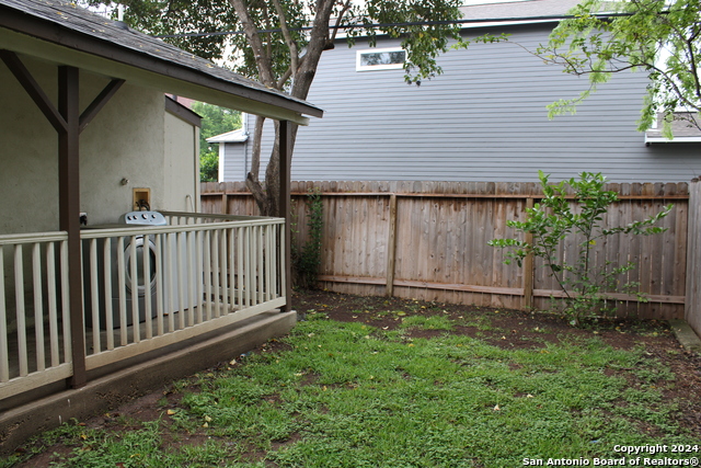 Image 27 of 27 For 415 Kendall St