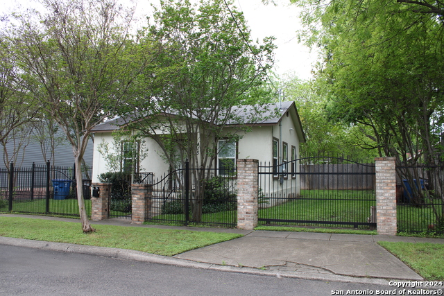 Image 3 of 27 For 415 Kendall St