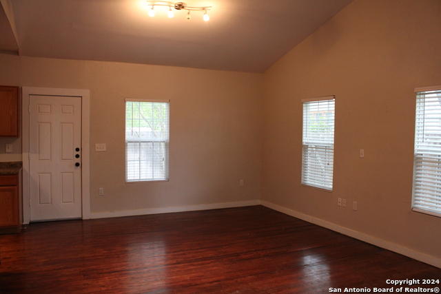 Image 6 of 27 For 415 Kendall St