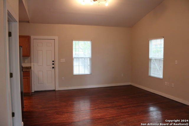 Image 7 of 27 For 415 Kendall St