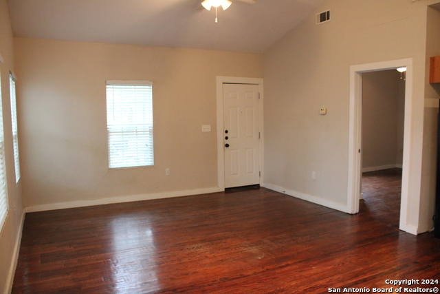 Image 8 of 27 For 415 Kendall St