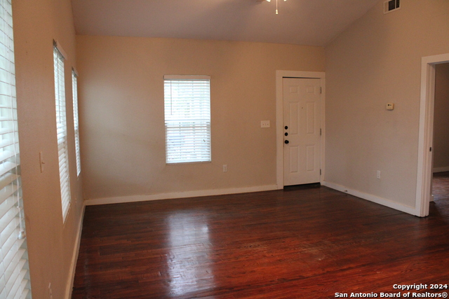 Image 9 of 27 For 415 Kendall St