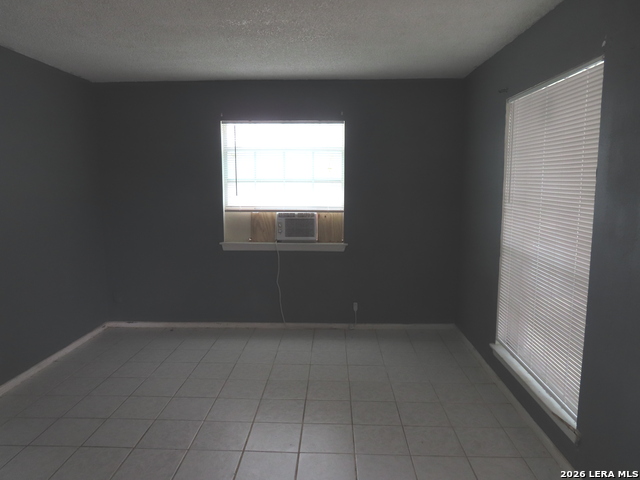 Image 5 of 8 For 2003 Anchor Dr.