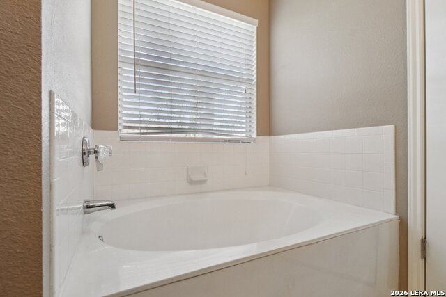 Image 26 of 50 For 15727 Knollrun