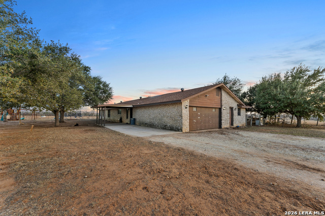 Listing photo id 15 for 561 Barth  