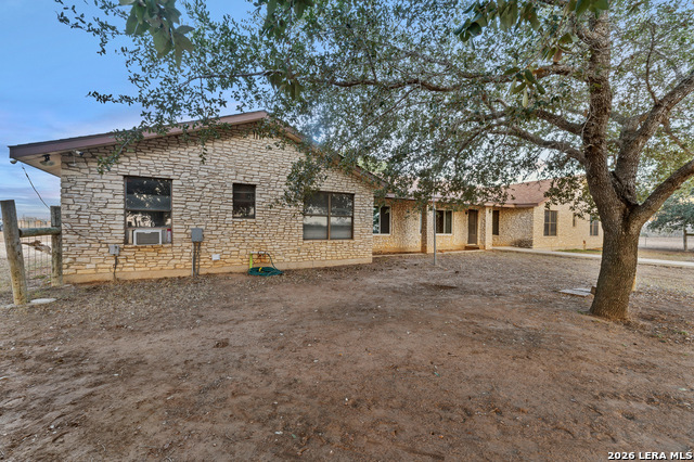 Listing photo id 16 for 561 Barth  