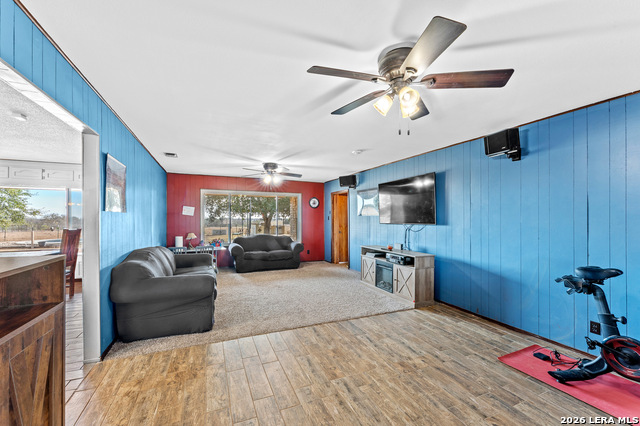 Listing photo id 18 for 561 Barth  