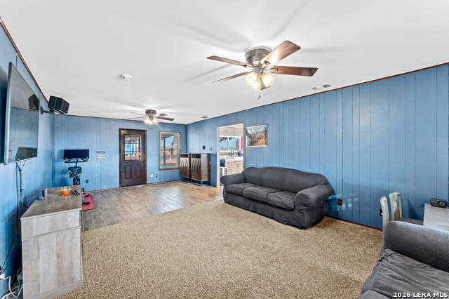 Listing photo id 19 for 561 Barth  