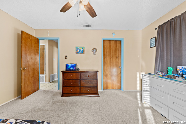 Listing photo id 25 for 561 Barth  