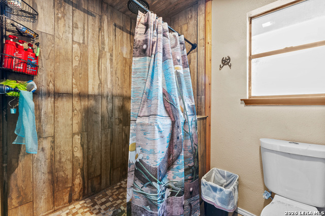 Listing photo id 28 for 561 Barth  