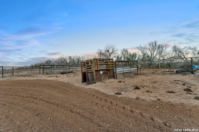 Listing photo id 36 for 561 Barth  