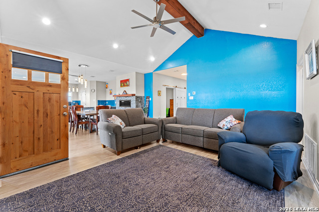 Listing photo id 3 for 561 Barth  