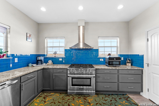 Listing photo id 4 for 561 Barth  