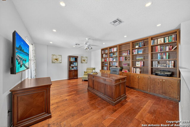 Image 20 of 28 For 4707 Aspen  