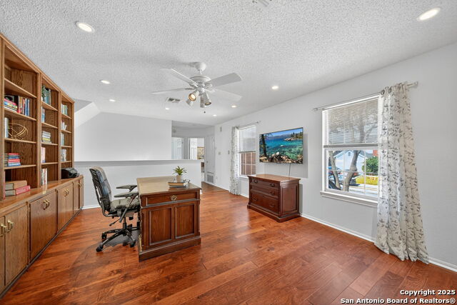 Image 21 of 28 For 4707 Aspen  