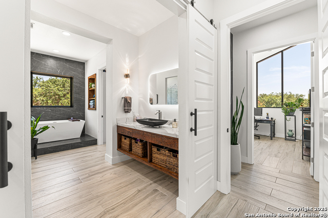 Image 18 of 71 For 690 Kings Point