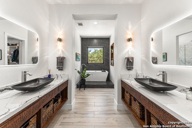 Image 19 of 71 For 690 Kings Point