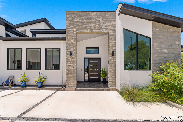 Image 2 of 71 For 690 Kings Point