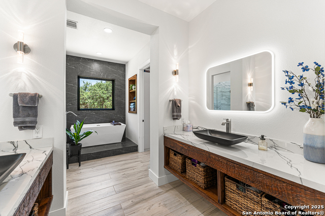 Image 20 of 71 For 690 Kings Point