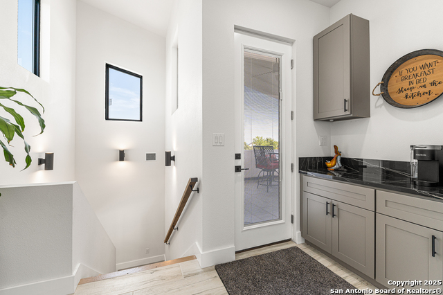 Image 39 of 71 For 690 Kings Point