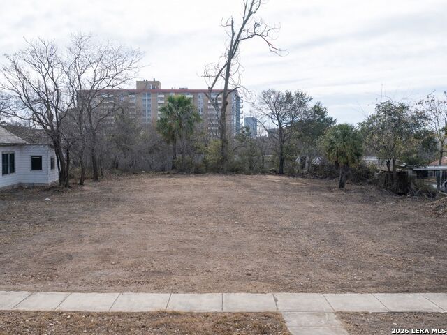 Image 3 of 6 For 724 W Poplar