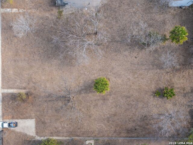 Image 5 of 6 For 724 W Poplar