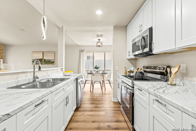 Image 4 of 27 For 7410 Oak Marsh