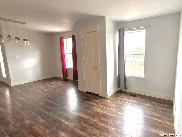 Image 3 of 21 For 519 Enchanted River Dr