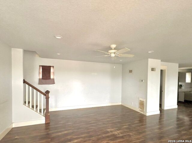 Image 4 of 21 For 519 Enchanted River Dr