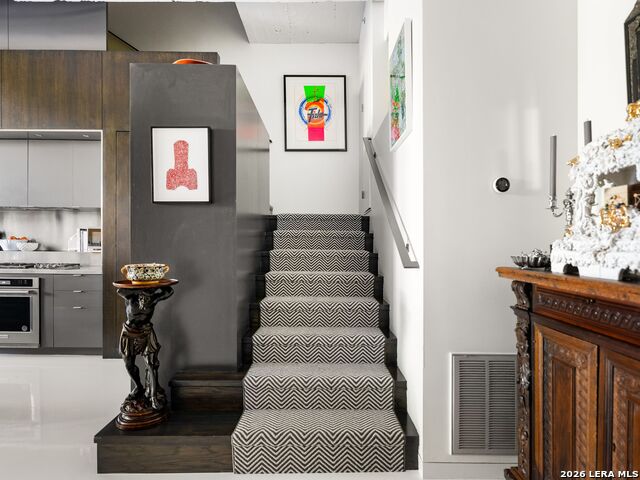 Image 18 of 39 For 114 Camp Street  107