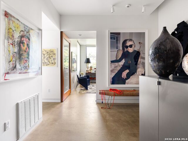 Image 19 of 39 For 114 Camp Street  107