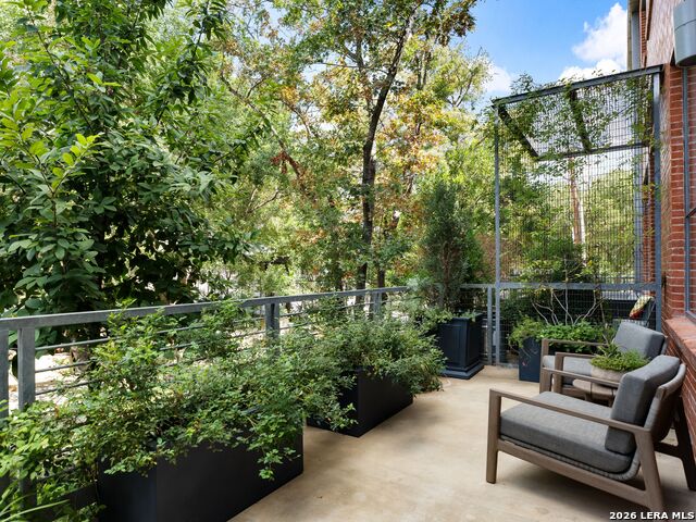 Image 32 of 39 For 114 Camp Street  107