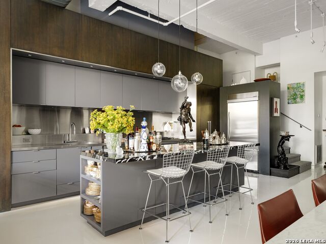 Image 4 of 39 For 114 Camp Street  107