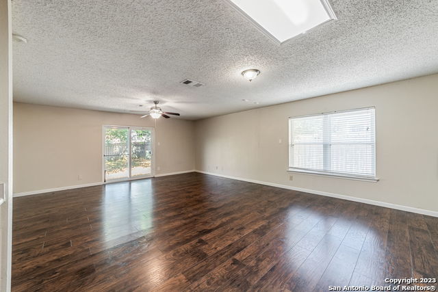 Image 17 of 36 For 8422 Parry  