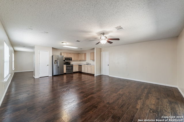 Image 19 of 36 For 8422 Parry  