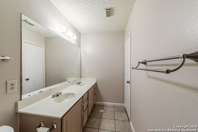 Image 27 of 36 For 8422 Parry  