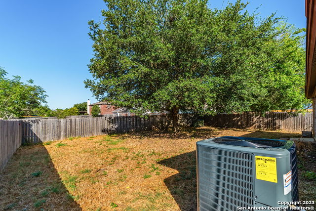 Image 31 of 36 For 8422 Parry  