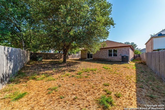 Image 32 of 36 For 8422 Parry  