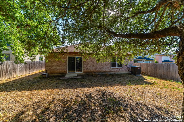 Image 33 of 36 For 8422 Parry  