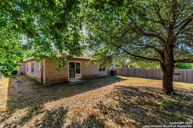 Image 34 of 36 For 8422 Parry  