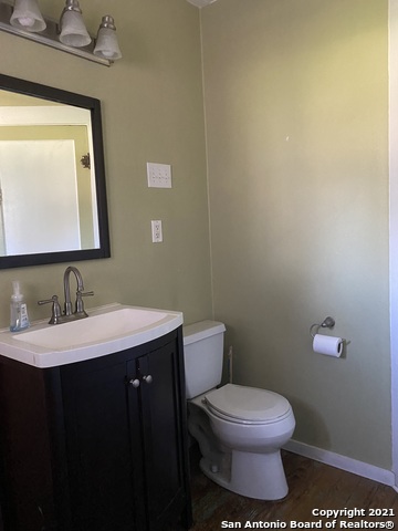 Image 14 of 22 For 933 Beck St  