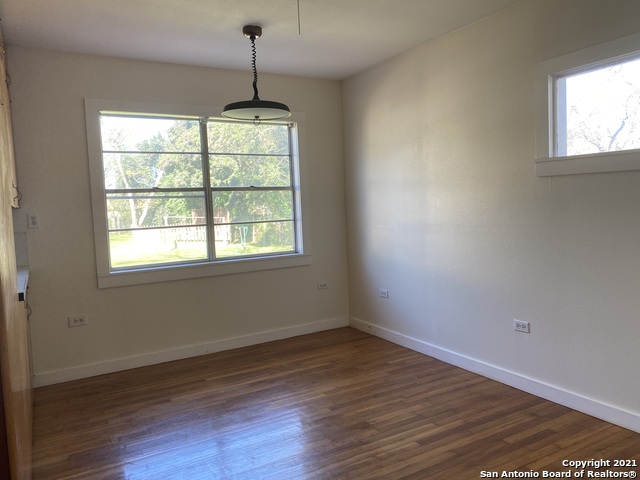 Image 15 of 22 For 933 Beck St  