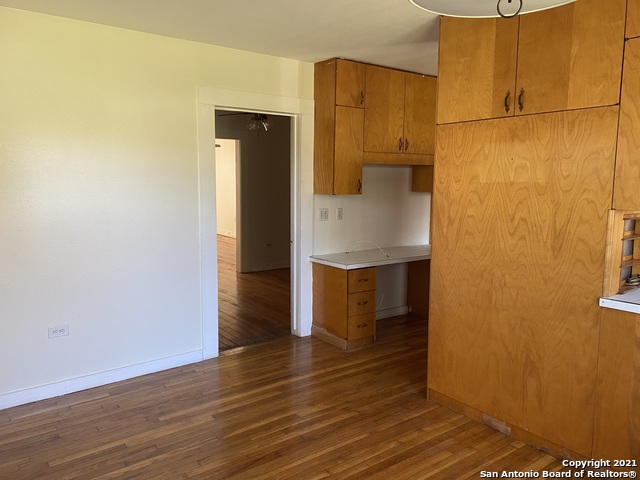 Image 16 of 22 For 933 Beck St  