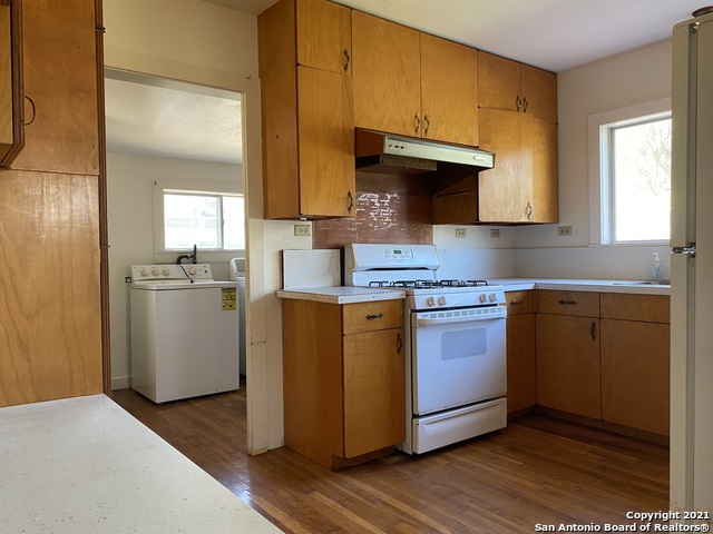 Image 17 of 22 For 933 Beck St  